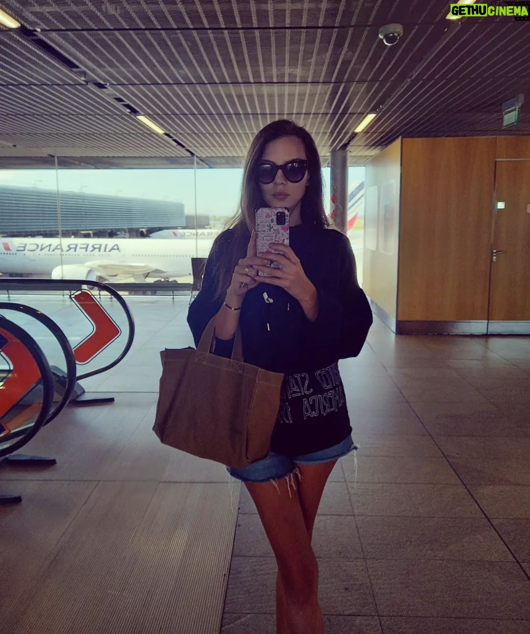 Selen Soyder - 3 Likes - 🎫🪂🎫 2 tickets to paradise