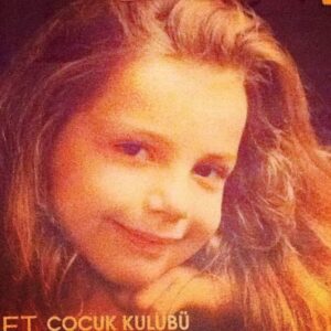 Selen Soyder Instagram - Gecmis zaman bazen oyle guzel olur ki 🙃 🦄🍒🍭🎠🎡