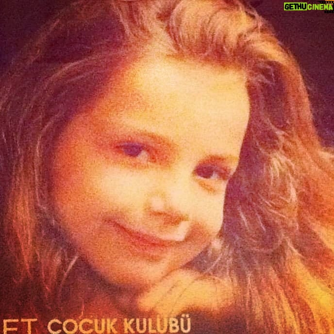 Selen Soyder - 4.5K Likes - Gecmis zaman bazen oyle guzel olur ki 🙃 🦄🍒🍭🎠🎡