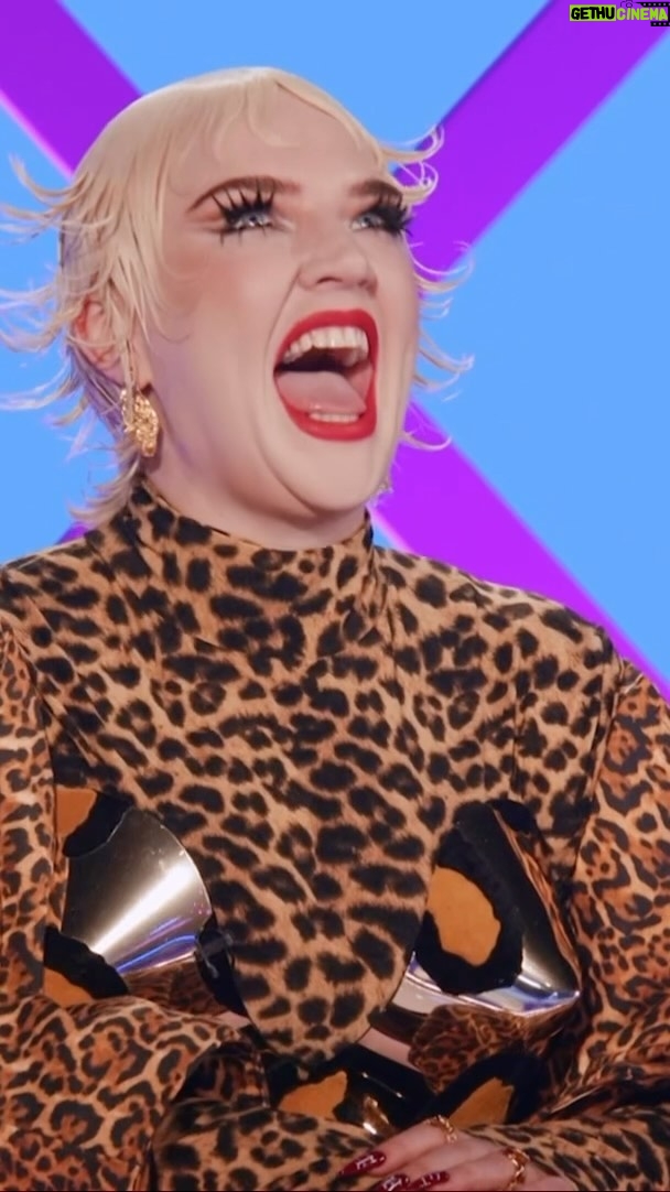Self Esteem Instagram - A fucking wizardry lip sync? I still can barely cope. Thank you @marinaxsummers summers and @tiakofi for bringing this shite time in my life back to life with such cunt !!