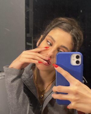 Selin Dumlugöl Instagram - Kendimi kendime şikayet ediyorum ~ 3