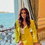 Selin Genç Instagram – Dün💛 @niranhurel x @saatvesaat 30. Yıl gecesinden🌟 #saatvesaat #saat30saat