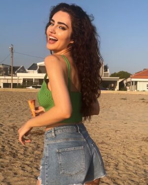Selin Genç Instagram - 💚 salty, sunny, sands