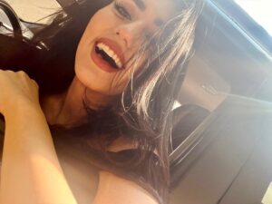 Selin Genç Instagram - Sunshine in my hair 💛 #hellosummer☀️