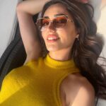 Selin Genç Instagram - Güneş yerinde, her şey yolunda! 🌞 #summeriscoming #imup #nofilteryessunshine 💛
