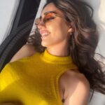 Selin Genç Instagram - Güneş yerinde, her şey yolunda! 🌞 #summeriscoming #imup #nofilteryessunshine 💛
