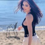 Selin Genç Instagram - Bir gün bir kız Marmaris’teymiş, neşesi yerindeymiş🙃 📸 @rulin_my_blues 🤍