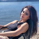 Selin Genç Instagram - Bir gün bir kız Marmaris’teymiş, neşesi yerindeymiş🙃 📸 @rulin_my_blues 🤍