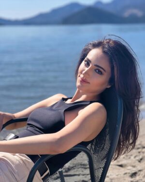 Selin Genç Instagram - Bir gün bir kız Marmaris’teymiş, neşesi yerindeymiş🙃 📸 @rulin_my_blues 🤍