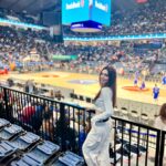 Selin Genç Instagram - Oradaydık efendim 🏀 #gameday #euroleague #anadoluefes vs #realmadrid #pembetopsahada 💗