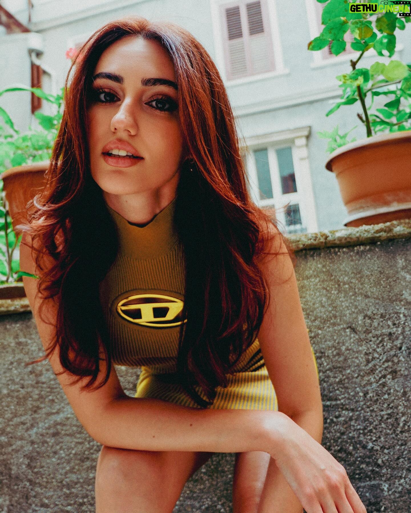 Selin Genç Instagram - Spontane röportaj çekimimiz💛 w/ @berrak_baspinar 📸