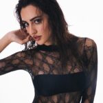 Selin Genç Instagram - Şimdiler de Trt’de adını sıkça duyduğumuz Teşkilat dizisiyle ekranlarda olan oyuncu Selin Genç ile yepyeni projelerini, kariyer yolcuğunu ve hedeflerini dinlemek için ilk sayımızda bir araya geldik! Sempatikliği, güzelliği ve zarifliği ile bizi kendine hayran bıraktı. Röportajın tamamı basiquemagazine.com’da! @seliinngenc @basiquemagazine #SelinGenc #BasiqueMagazine #BasiqueSubat Röportaj: @uzaylibiranne Fotoğraf: @dogansoykaan Styling: @mervegoksustyling Saç: @volkanbayarr Makyaj: @benefitturkiye @ezgisadeghi Ajans: @management.be Pr: @edoszt Mekan: @studiokafasi