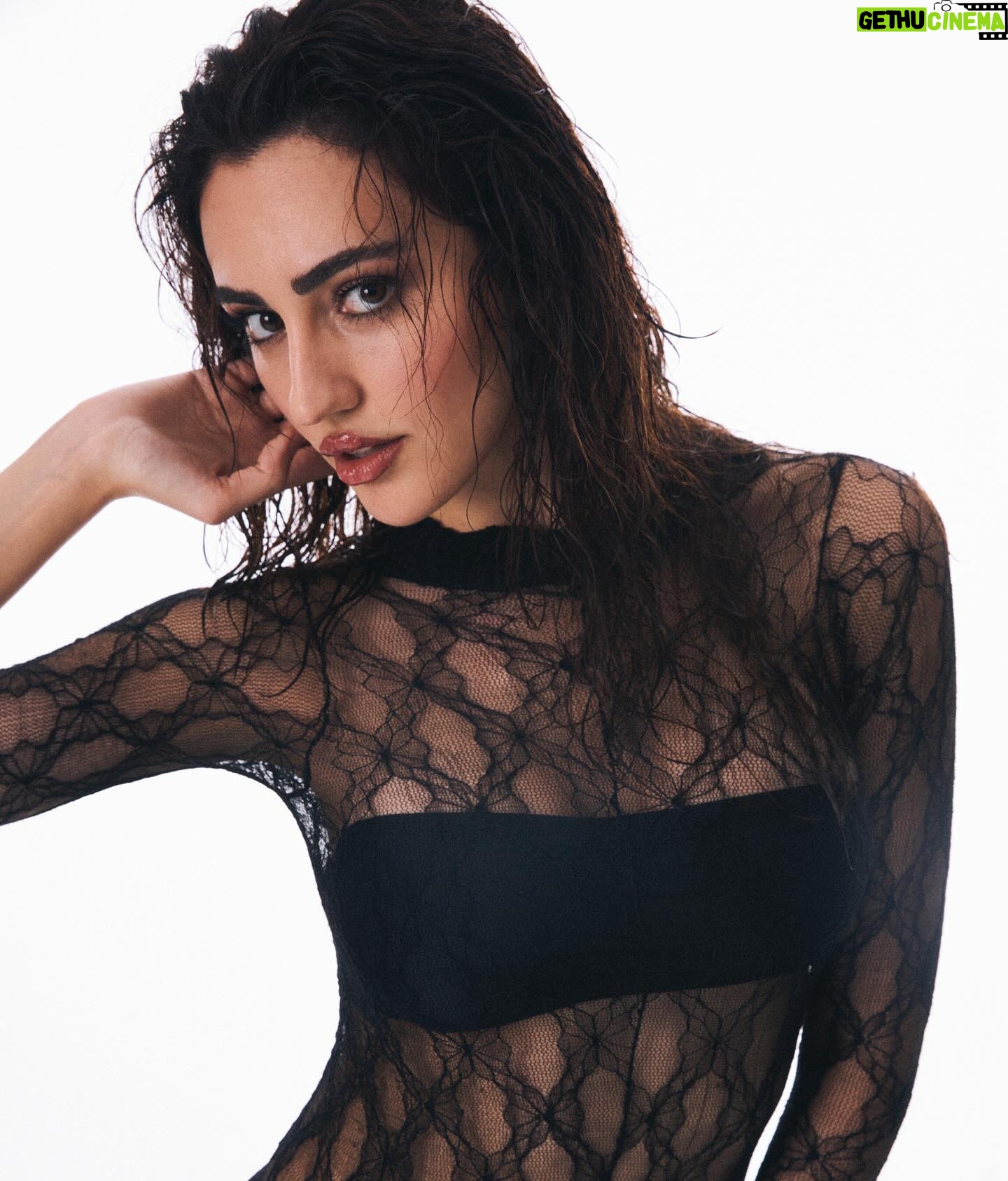 Selin Genç Instagram - Şimdiler de Trt’de adını sıkça duyduğumuz Teşkilat dizisiyle ekranlarda olan oyuncu Selin Genç ile yepyeni projelerini, kariyer yolcuğunu ve hedeflerini dinlemek için ilk sayımızda bir araya geldik! Sempatikliği, güzelliği ve zarifliği ile bizi kendine hayran bıraktı. Röportajın tamamı basiquemagazine.com’da! @seliinngenc @basiquemagazine #SelinGenc #BasiqueMagazine #BasiqueSubat Röportaj: @uzaylibiranne Fotoğraf: @dogansoykaan Styling: @mervegoksustyling Saç: @volkanbayarr Makyaj: @benefitturkiye @ezgisadeghi Ajans: @management.be Pr: @edoszt Mekan: @studiokafasi