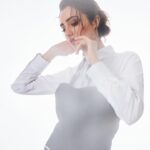 Selin Genç Instagram - Paylaşıma doyamayacağım bir süreç var önümde … çünkü i love @basiquemagazine 🖤