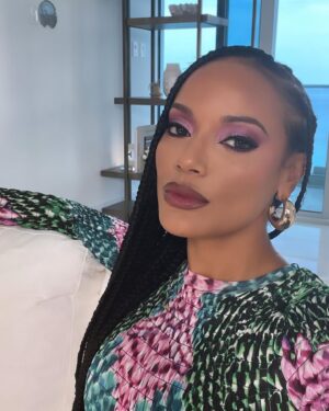 Selita Ebanks Instagram - One of my favorite looks while filming Grand Cayman: Secrets in Paradise. 🌴 #BTS #GrandCaymanFreeform @freeform @hulu