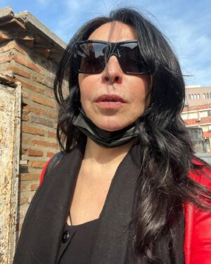 Sema Keçik Instagram - Öyle işte🦋❤️🐞💃🏻🌪🙃🕺🏾🎈🧿🙏
Ne içindeyim zamanın,
Ne de büsbütün dışında;
Yekpare, geniş bir anın
Parçalanmaz akışında.
A.HamdiTanpınar❤️
#hayatakarken #lifestyle #hayat #sükunet #zaman#mekan