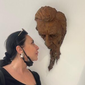 Sema Keçik Instagram - “Hafıza kalıntıları”
Sanatın dokunduğu her şey anlam kazanıyor…İyi ki…Sanat yarım olanı tamamlıyor…iyi ki…Sanat iyileştiriyor…iyi ki…❤️❤️❤️ 
@ahmetaydinatmacastudio #istanbul #hayatakarken #art #sculptureart #heykel #sanat #human #insan