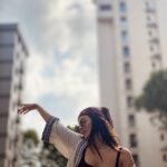 Sena Çakır Instagram – 🌓
Güneş tutuluyormuş,tutulsun bakalım. Dışarı çıkmayınızmış,çıkmayalım bakalım.
Etkileri olacakmış,etkilesin bakalım.
Güzel düşünelim, güzellikler dolsun
Hadi bakalım💫