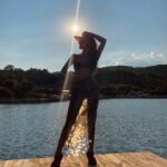 Sena Çakır Instagram – Güneşi sakladığım anlardan biri🫶🏻aramayın🌞..Bende!!👀