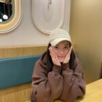 Sena Çakır Instagram – Uslu uslu yemeğimi bekliyorum🫠kaydırınca da yemeğim geliyor🤓