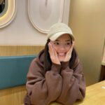 Sena Çakır Instagram – Uslu uslu yemeğimi bekliyorum🫠kaydırınca da yemeğim geliyor🤓