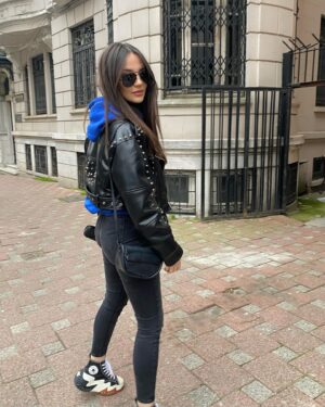 Sena Çakır Instagram - Son fotoğrafın dili olsa;
“Teyzecim gülme zaten utanıyorum”🥲