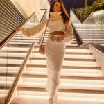Sena Çakır Instagram – Boğazlı örgü kazak evresine geçtim ama gövdesi şu an için yok.. o kadar da soğuk değil abartmayın😋