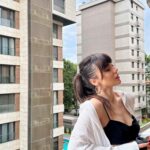 Sena Çakır Instagram – Sude ile bir gün geçirince yeni bir reels videonuz oluyor..🤍
But first coffee☕️

📹 @sudekizikofficial