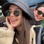 Sena Çakır Instagram - Tam selfielerken beklenen @sudekizikofficial arkamda belirdi🌸