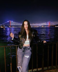 Sena Çakır Instagram - Bu saatte post mu olur? Attım,oldu!🙌🏽