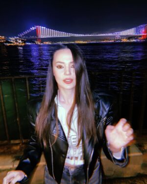 Sena Çakır Instagram - Bu saatte post mu olur?
Attım,oldu!🙌🏽