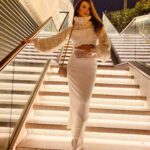 Sena Çakır Instagram – Boğazlı örgü kazak evresine geçtim ama gövdesi şu an için yok.. o kadar da soğuk değil abartmayın😋