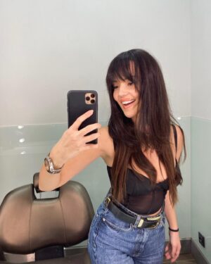 Sena Çakır Instagram - Saçlarıma sihirli bir el dokundu🤭
🌬️~ @sabitakkaya 🤍