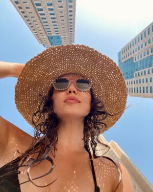 Sena Çakır Instagram - Biraz da bu açıdan bakayım📱