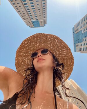 Sena Çakır Instagram - Biraz da bu açıdan bakayım📱