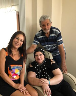 Şenay Gürler Instagram - . Çok erkendi çok. Gençliğimiz, büyüyüşümüz, yaşadığımız onca şey. Gittiğini kabullenmek zor. Çok üzgünüm çok.
Yattığın yer incitmesin canım. Nurlar içinde uyu. 
#fatmagürler
