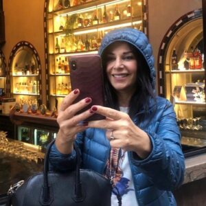 Şenay Gürler Instagram - Özledimmm yolculuğu, hiç bilmediğim yerlere gidip kaybolmayı💜💜💜 
#johannesburg #southafrica #TBT
