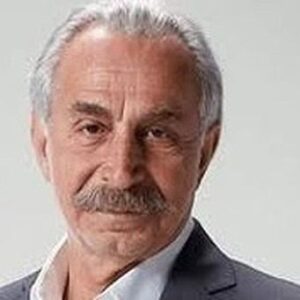 Şenay Gürler Instagram - Rıza çok erken gittin be arkadaşım… Daha buluşucaktık, bir kahve içecektik, senaryonu anlatacaktın…
Ah be ah…