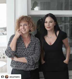 Şenay Gürler Instagram - Milliyet Sanat dergisi için Asu Maro ile “Medea’ya Göre Ahlak” oyunumuz ve hayat üzerine çok keyifli bir söyleşi yaptık. Fotoğraflarımızı Ozan Güzelce çekti. @asumaro @ozanguzelce @milliyet_sanat  @galataperform @yesimozsoy @ozguncoban 
#milliyetsanat #milliyetsanatdergisi #medeayagöreahlak
