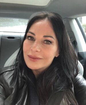 Şenay Gürler Instagram - Günler sonra negatif. Biraz halsizlik olsa da evden çıkabildim. Perşembe günü oyunu da oynayabilirsem bu iş tamam demektir. Nihayet🙏