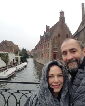 Şenay Gürler Instagram - Canım sevgilim çok süslü sözleri bir türlü beceremiyorum ama sen benim yüreğimden geçenleri biliyorsun. Ayrı ülkelerde bir doğum günü daha. Öyle olsa ne olacak kalplerimiz birlikte olduktan sonra… iyi ki iyi ki❤️💜💙 Doğum günün kutlu olsun sevgilim…
@semihsayginerofficial