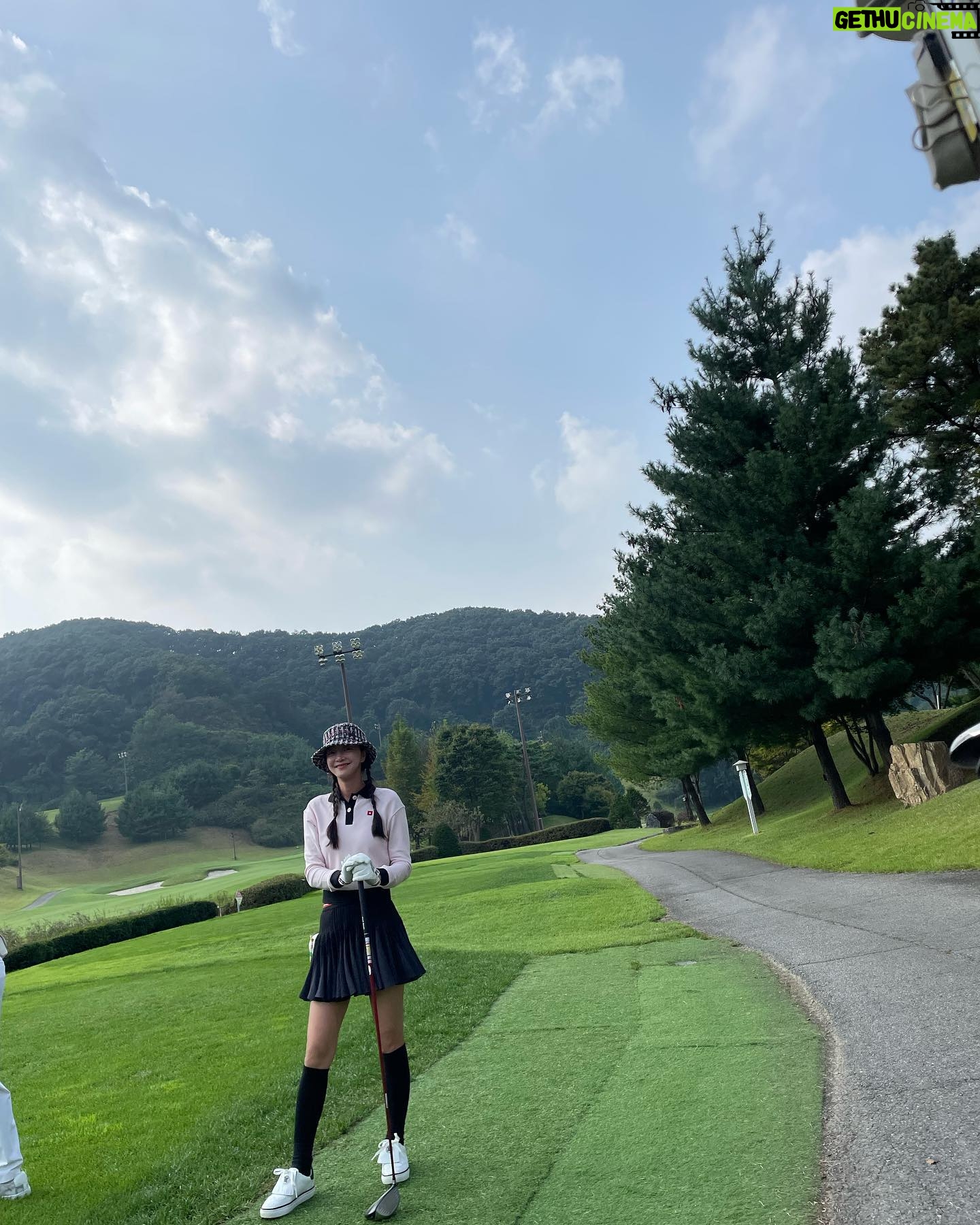 Seo Hyo-rim - 0.9K Likes - 우리는 걷자🥹