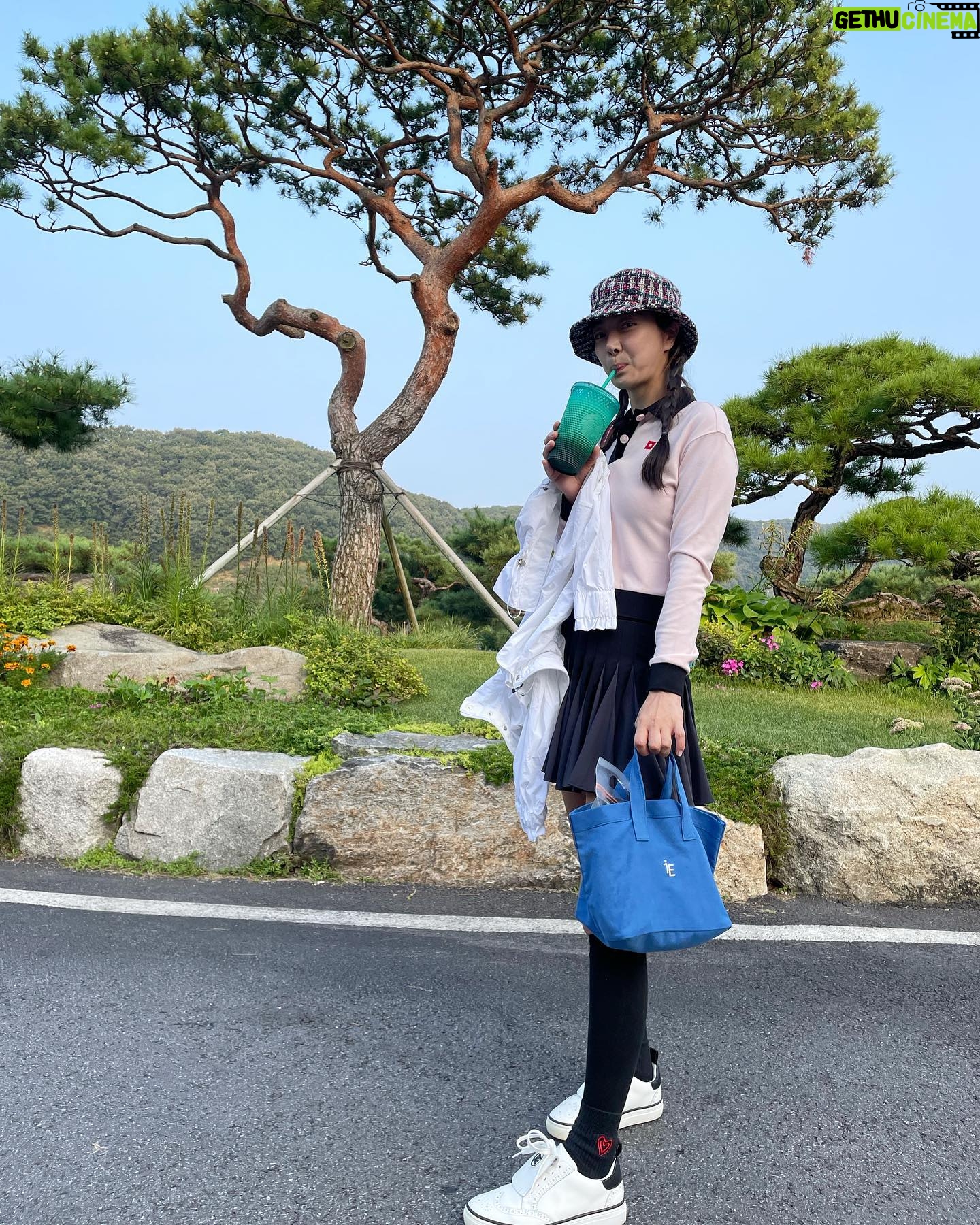 Seo Hyo-rim - 0.9K Likes - 우리는 걷자🥹