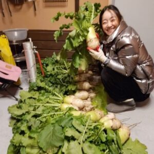 Seo Hyo-rim Instagram - 드디어 올 해 농사 끝!!👏🎉

내일 뽑으려고 했는데 무우가 얼어버릴까봐ㅎ
무우 다 뽑고 군고구마가 잘 구워진게 기분이 이렇게 좋을일인가🍠🤣
우리들의 #countrylife