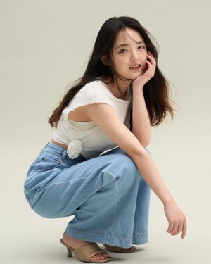 Seo Shin-ae Instagram - 🪴☁️

with
Photographer @jisupan 
Creative director @cd_junzzang 
Fashion @park_myungsun 
Makeup @som2.somi 
Hair @seul_a_seula