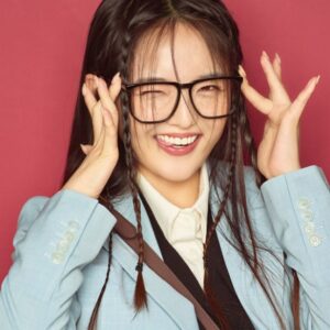 Seo Shin-ae Instagram - 🤓🫧🍓

with
Photographer @jisupan 
Creative director @cd_junzzang 
Fashion @park_myungsun 
Makeup @som2.somi 
Hair @seul_a_seula