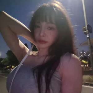 Seo Yu-ri Instagram - 밤공기가 상쾌한거 보니
이제 으른이 되었나봐 🤣