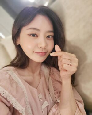 Seo Yu-ri Instagram - 꿀같은 라이브 함께해줘서 고마웠엉😘
잘자고 낼 모퀴생 라디오에서 만나요😁