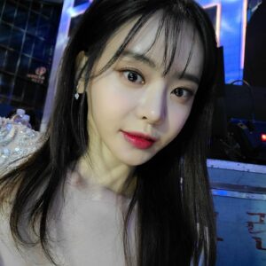Seo Yu-ri Instagram - 청룡에 선다는거 자체만으로도 사실 너무 영광스런 일인데
이분들은 항상 날 울리려고ㅠㅠ 

청룡의 목소리라니 ㅠㅠ 행복합니다ㅜ아주
#2020청룡영화상 #청룡영화상레드카펫