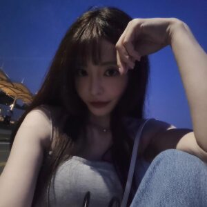 Seo Yu-ri Instagram - 밤공기가 상쾌한거 보니
이제 으른이 되었나봐 🤣